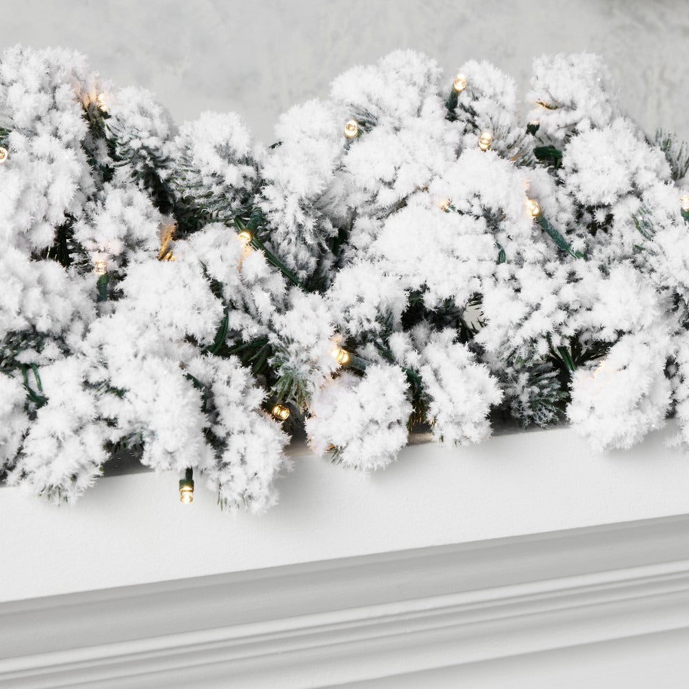 Jeff Leatham x Williams Sonoma Winter White Flocked Pre-Lit Wreath & Garland